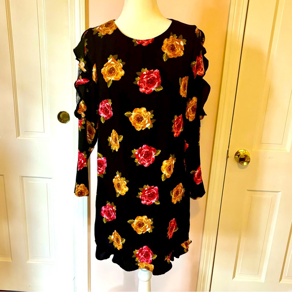 Nicole Miller studio black foral dress. Size 8. Fully lined.